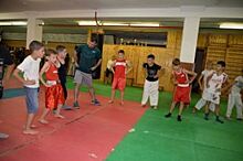 Чемпион мира по кикбоксингу провёл мастер-класс для детей в Ессентуках