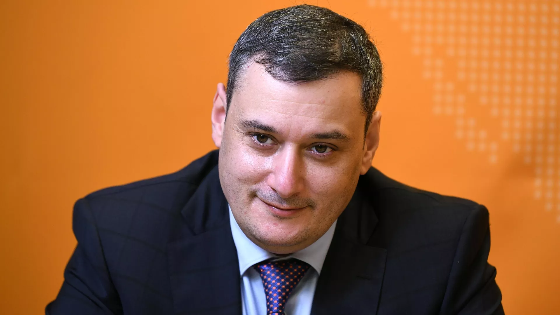 Хинштейн позвал священника освятить кабинет после ареста экс-главы Курской области