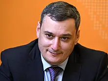 Хинштейн позвал священника освятить кабинет после ареста экс-главы Курской области