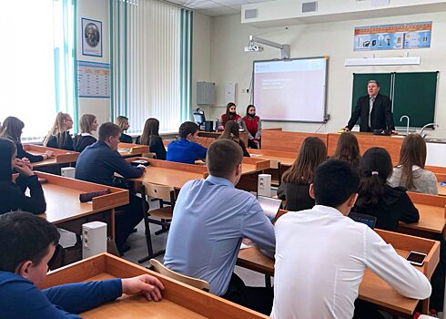 Преподаватель ПИУ РАНХиГС провел лекцию «Люди, события, факты» для старшеклассников