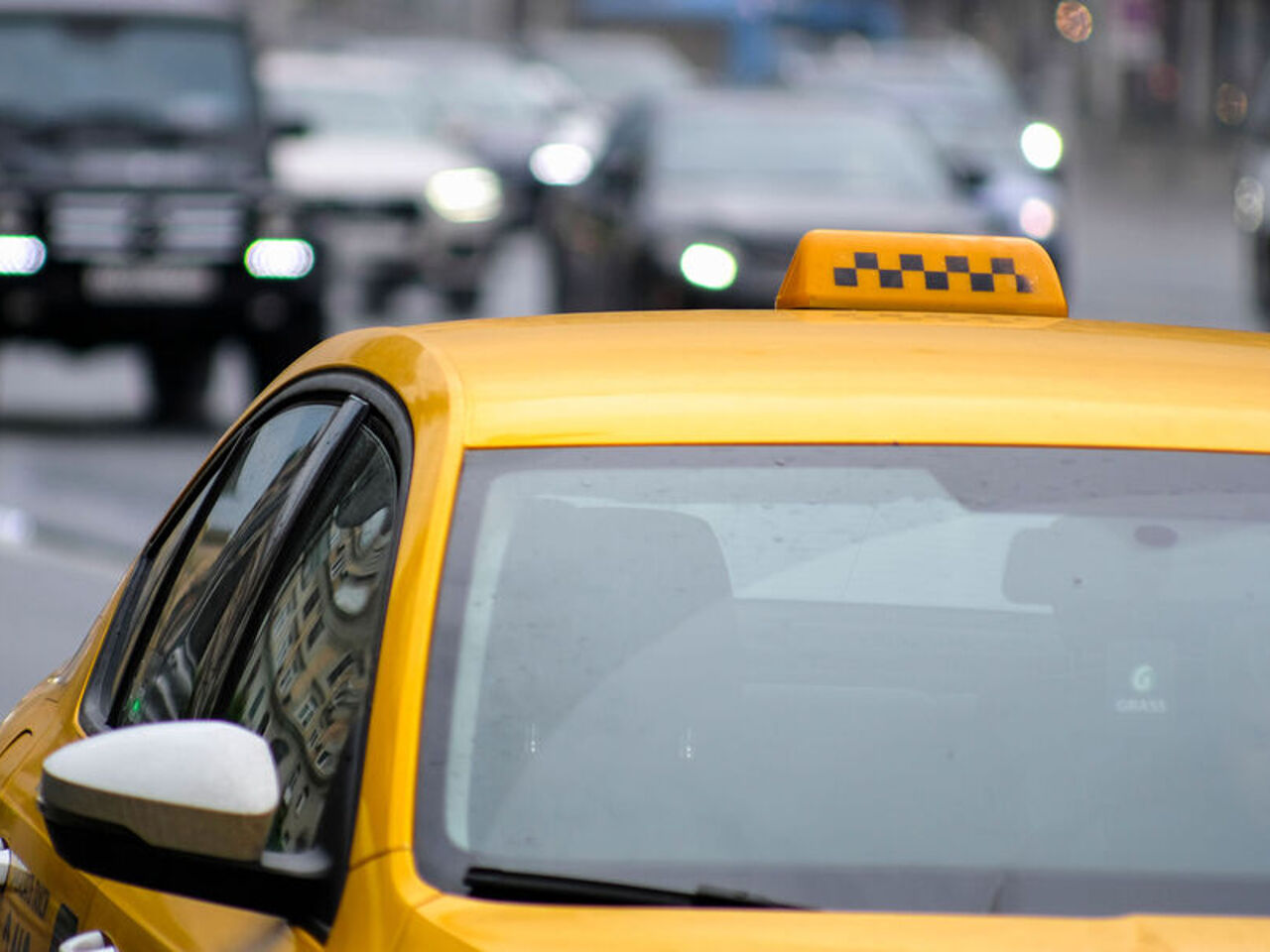 В Новосибирске пассажирка избила водителя такси - 9 сентября - taxi-art.ru