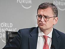 Экс-главу МИД Украины Кулебу сняли на видео с пьяной женой на концерте