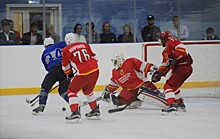 В Некрасовском прошел хоккейный матч между командами Правительства области и компании «Газпромэнергохолдинг»