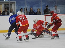 В Некрасовском прошел хоккейный матч между командами Правительства области и компании «Газпромэнергохолдинг»