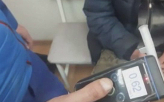 Полицейские Красноярского края задержали нетрезвого водителя-рецидивиста, перевозившего троих детей