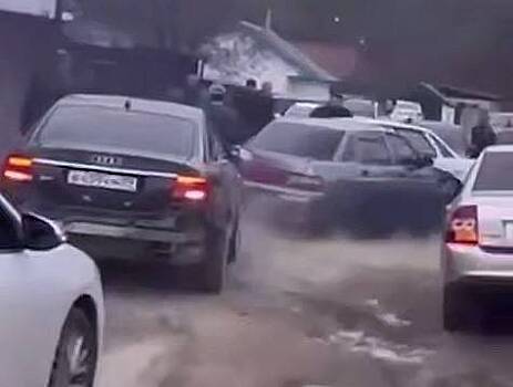 Стрельбу и массовый таран машин на свадьбе в кавказском регионе России сняли на видео