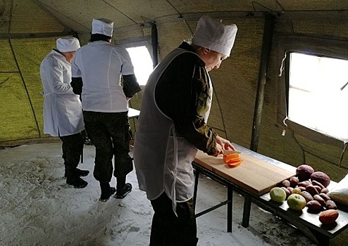 В соединении ЮВО под Волгоградом выбирают лучших военных поваров в конкурсе «Полевая кухня»
