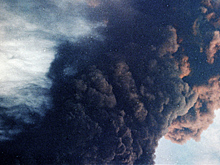 Вулкан Эбеко на Курилах выбросил столб пепла на 2 километра