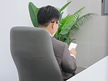 Глава HUAWEI «случайно» показал, как будет выглядеть гибкая раскладушка Pura 70 Pocket с необычным экраном