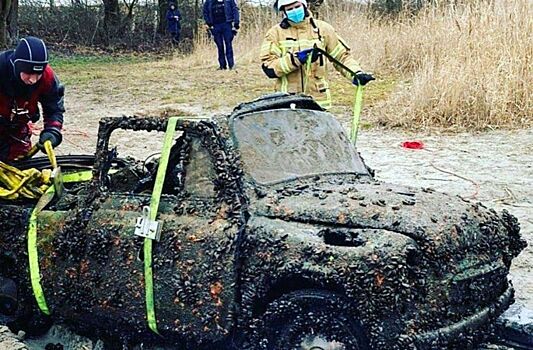 В Берлине из озера достали украинский ЗАЗ-965, утонувший полвека назад