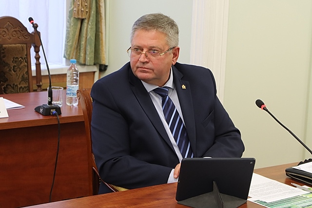Депутаты областной Думы обсудили меры соцподдержки семей с детьми