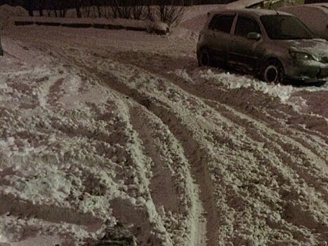 Саратовцы переживают из-за снежных заносов и опасных сосулек