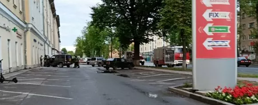 В Пскове на Октябрьском проспекте загорелся автомобиль УАЗ «Патриот»