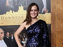 «Аббатство Даунтон» в Нью-Йорке: Докери в наряде с открытой спиной, МакШера в блестящем платье на одно плечо и другие звезды долгожданного фильма