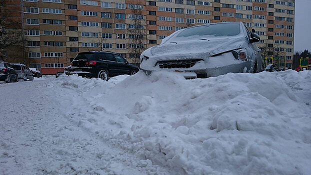 Иномарка угодила в сугроб в Дзержинске: пострадала женщина