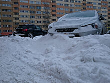 Иномарка угодила в сугроб в Дзержинске: пострадала женщина