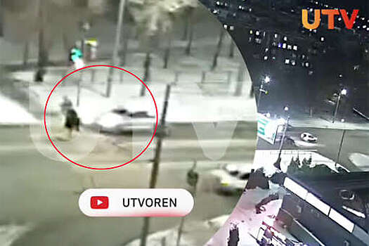 В Оренбурге мужчину сбила машина в процессе кражи елки, ДТП попало на видео
