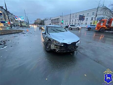 Шестилетняя девочка пострадала при столкновении Nissan и Chery в Самаре
