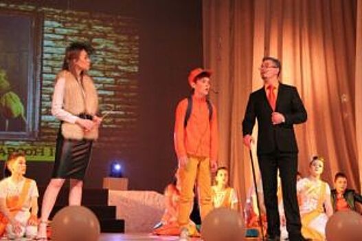 В Оренбурге идет благотворительный мюзикл «Рыжий, честный, влюбленный»