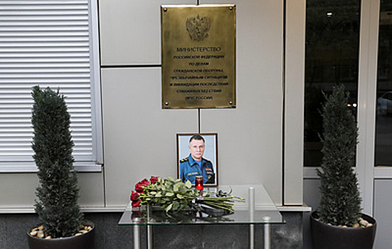 Спецборт с телом главы МЧС Зиничева вылетел из Москвы в Петербург
