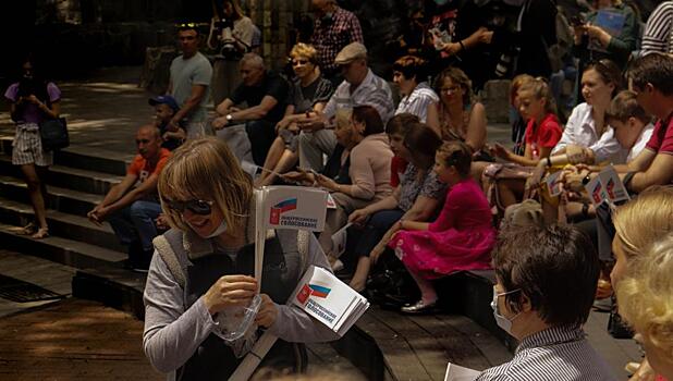 Горожане отпраздновали День города в Адмиралтейском сквере