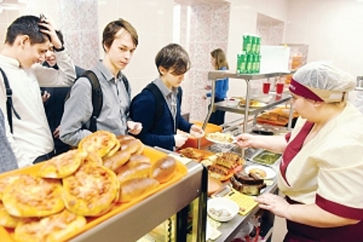 Банк «Авангард» в Омске навязывал кредиты родителям за школьное питание