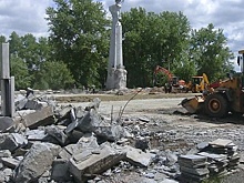 На Урале чиновники демонтировали и спрятали в подвал мемориалы чернобыльцев и афганцев