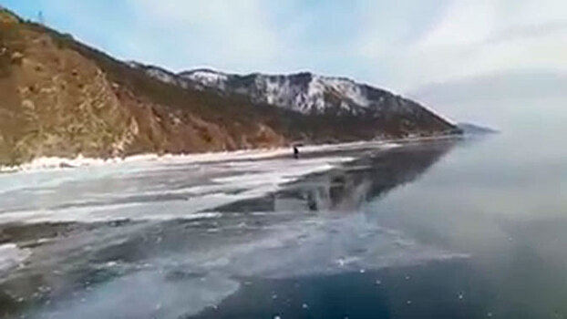 Удивительный мир Байкала сквозь прозрачный лед: впечатляющие кадры