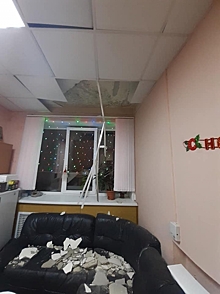В Ярославской больнице обрушился потолок из-за текущей крыши