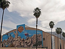 Кто захватит медийный Олимп? Warner Bros. может перейти к одному из трех медиагигантов