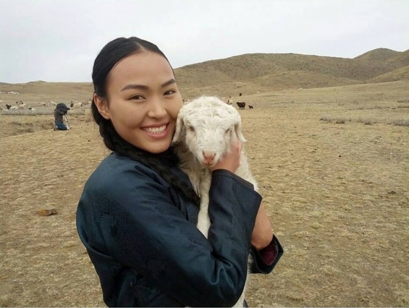 Красивые девушки монголки фото