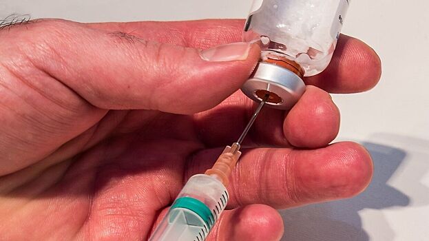 Министр здравоохранения Австралии попал в больницу после прививки AstraZeneca