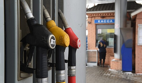 В России стали тайно повышать цену на бензин