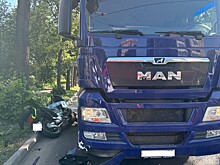 В Вологде мотоциклист въехал в грузовик