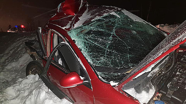 На трассе Ноябрьска в аварии пострадал водитель иномарки. ФОТО