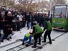 Иркутянка сдвинула два трамвая с пассажирами