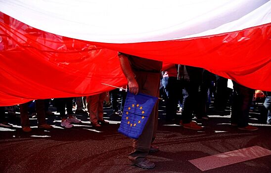 Польша призвала Киев "расплатиться за преступления" прошлого
