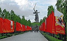 День в истории: взятие Казани, герои Сталинградской битвы и "Стена любви" на Монмартре