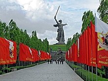 День в истории: взятие Казани, герои Сталинградской битвы и "Стена любви" на Монмартре
