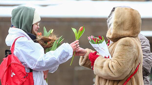 Агроном Ганичкина дала совет, как продлить жизнь тюльпанам в вазе