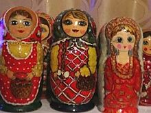 С казачьим колоритом. Бывший комбайнер рисует пейзажи и создает матрешек