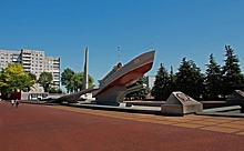 На гребне волны - памятник морякам-балтийцам в Калининграде