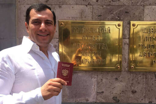 РИА Новости: рядом с телом Авакяна, покончившего с собой, нашли нож