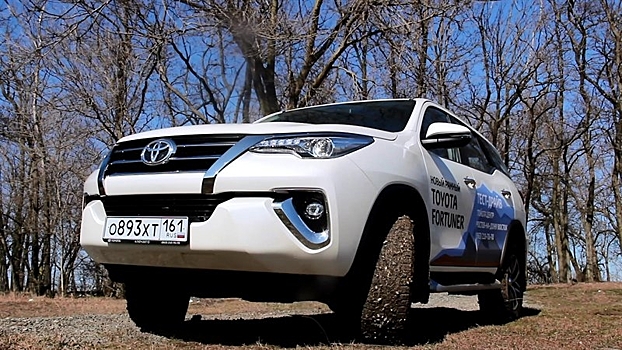 Toyota Fortuner: месим грязь на трассе гонок для тракторов
