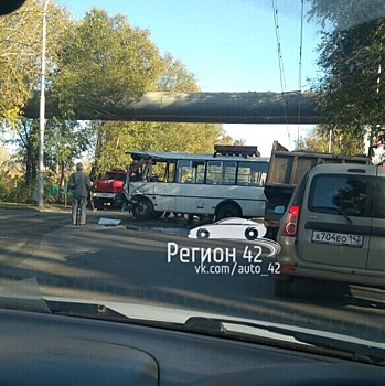 В Кемерове произошло страшное ДТП с маршруткой и грузовиком