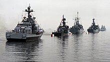 Во Владивостоке в День ВМФ показали высадку морского десанта и БТР-82А