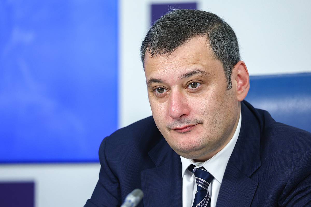 Хинштейн ответил на вопрос о переезде семьи в Курскую область