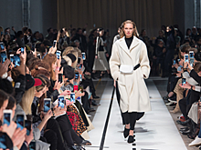 Sportmax завернул моделей в шерстяной вельвет