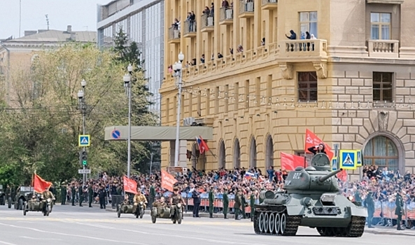В Санкт-Петербурге в День Победы проведут военный парад и автопробег