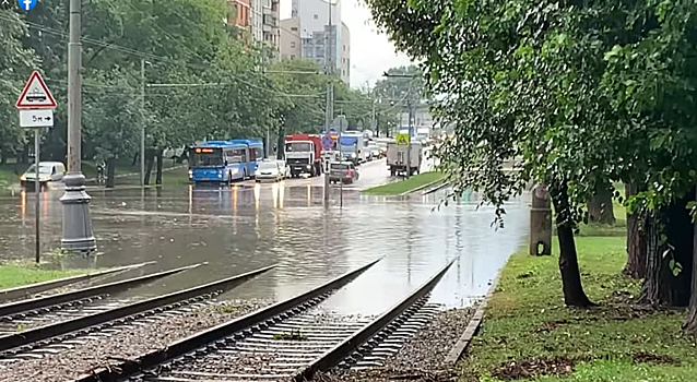 На Живописной ушёл под воду трамвайный круг